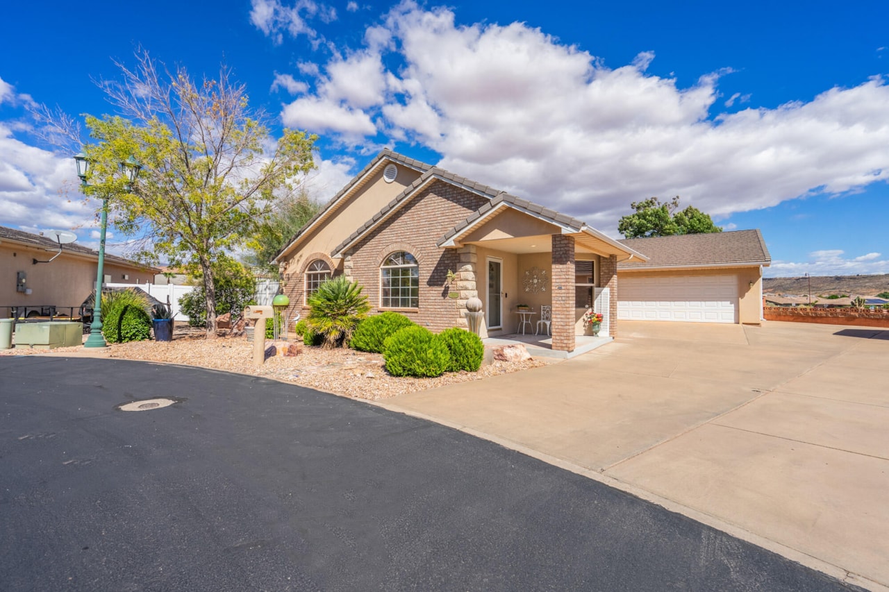 392 N Windsor DR Washington, UT 84780 home for sale, MLS#25-265899 - Erika Rogers