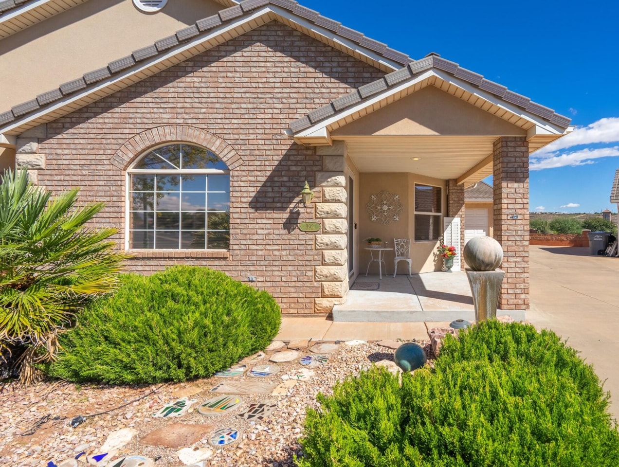 392 N Windsor DR Washington, UT 84780 home for sale, MLS#25-265899 - Erika Rogers Photo 3