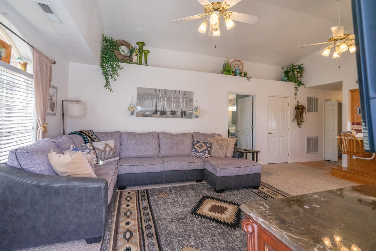 392 N Windsor DR Washington, UT 84780 home for sale, MLS#25-265899 - Erika Rogers Photo 9