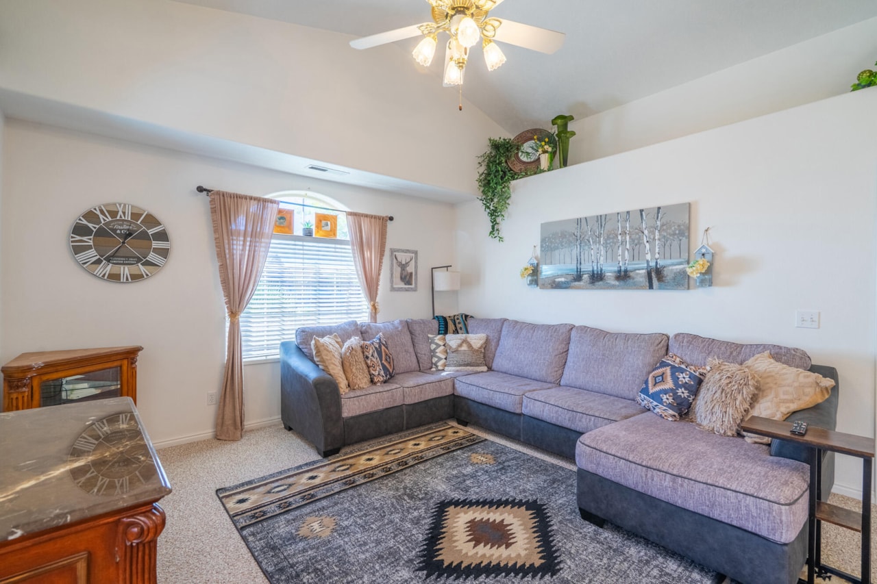 392 N Windsor DR Washington, UT 84780 home for sale, MLS#25-265899 - Erika Rogers Photo 10