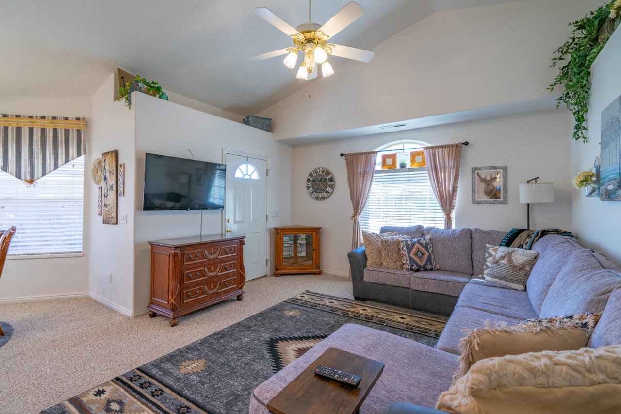 392 N Windsor DR Washington, UT 84780 home for sale, MLS#25-265899 - Erika Rogers Photo 12