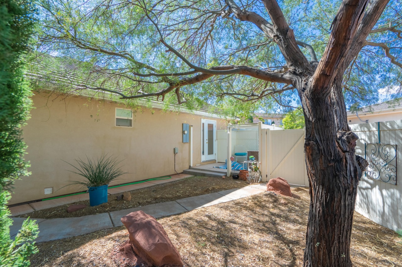 392 N Windsor DR Washington, UT 84780 home for sale, MLS#25-265899 - Erika Rogers Photo 31