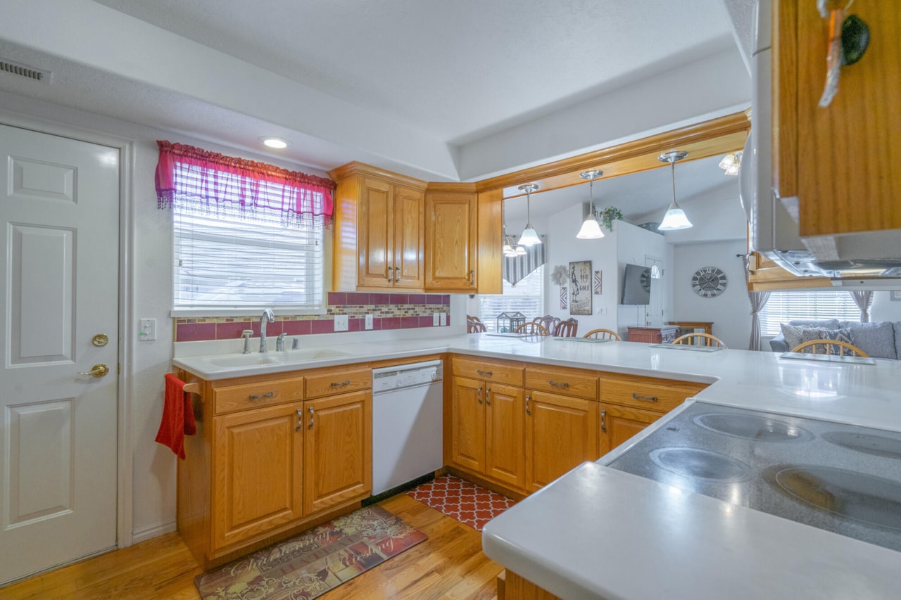 392 N Windsor DR Washington, UT 84780 home for sale, MLS#25-265899 - Erika Rogers Photo 40