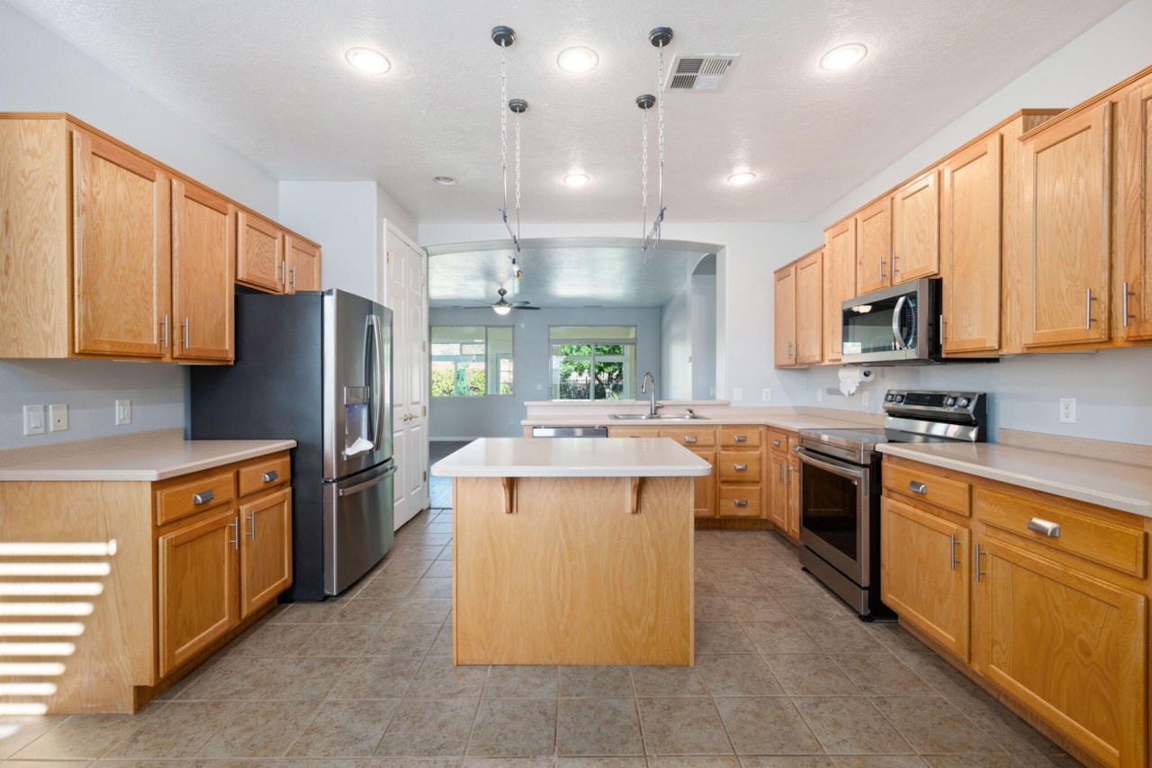 2518 N Expedition LN Washington, UT 84780 home for sale, MLS#25-266139 - Erika Rogers Photo 7