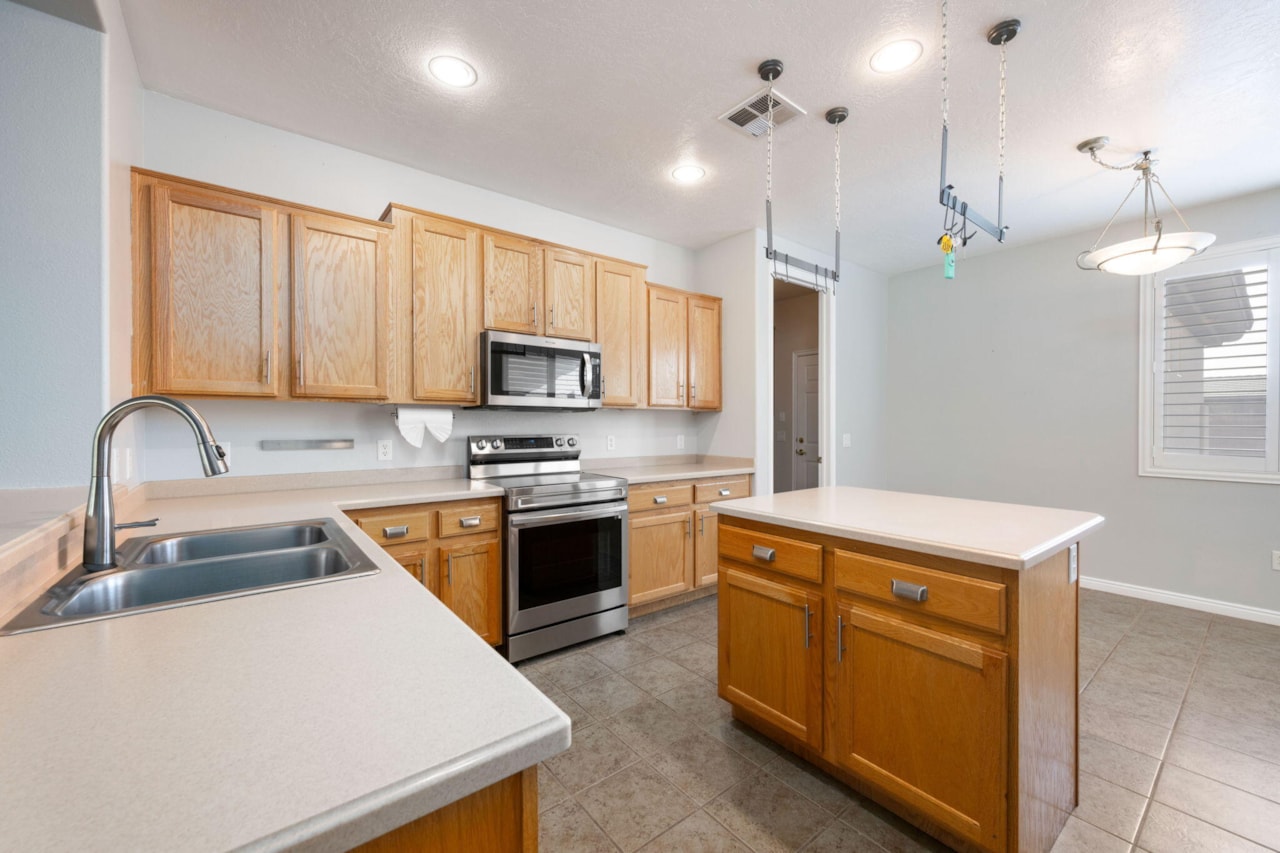 2518 N Expedition LN Washington, UT 84780 home for sale, MLS#25-266139 - Erika Rogers Photo 8