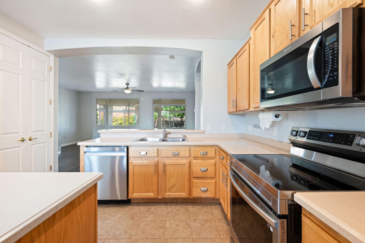 2518 N Expedition LN Washington, UT 84780 home for sale, MLS#25-266139 - Erika Rogers Photo 9