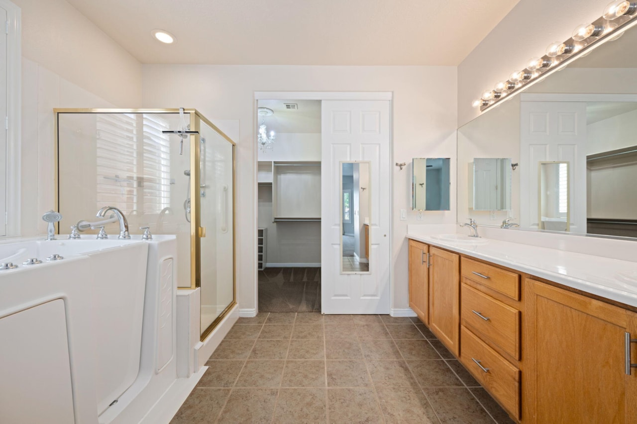 2518 N Expedition LN Washington, UT 84780 home for sale, MLS#25-266139 - Erika Rogers Photo 13