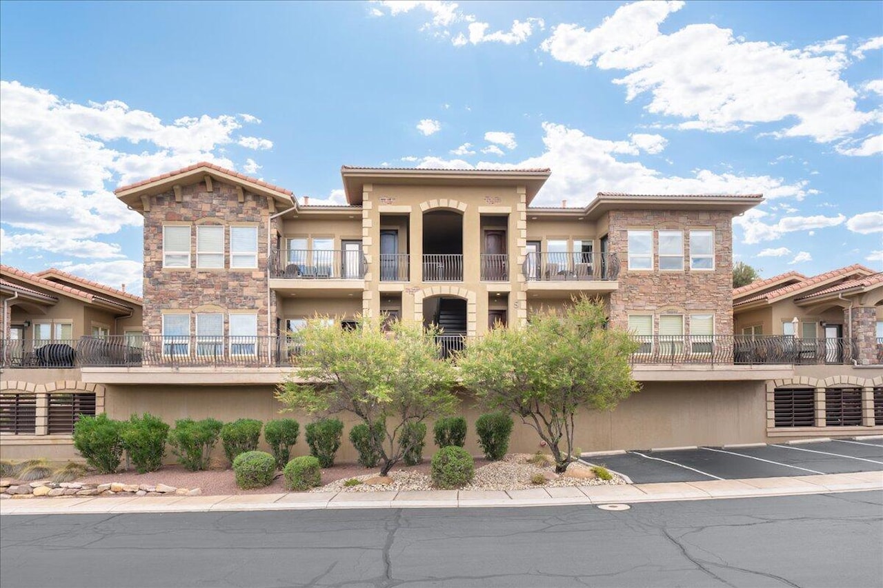 280 S Luce Del Sol DR #514 St George, UT 84770 condo for sale, MLS#25-266141 - Erika Rogers