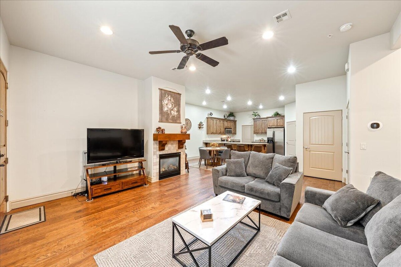 280 S Luce Del Sol DR #514 St George, UT 84770 condo for sale, MLS#25-266141 - Erika Rogers Photo 6