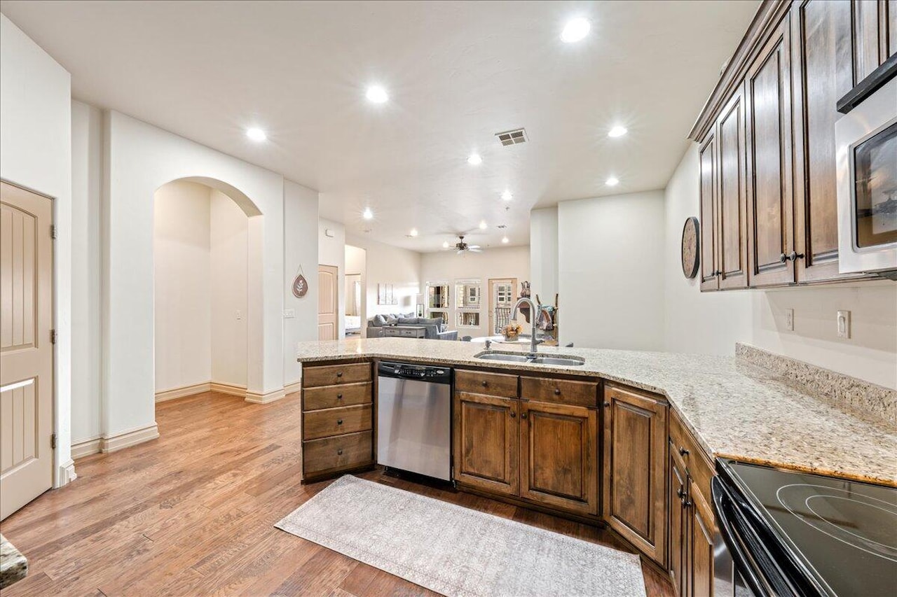 280 S Luce Del Sol DR #514 St George, UT 84770 condo for sale, MLS#25-266141 - Erika Rogers Photo 12