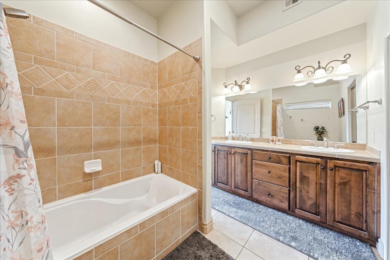 280 S Luce Del Sol DR #514 St George, UT 84770 condo for sale, MLS#25-266141 - Erika Rogers Photo 25