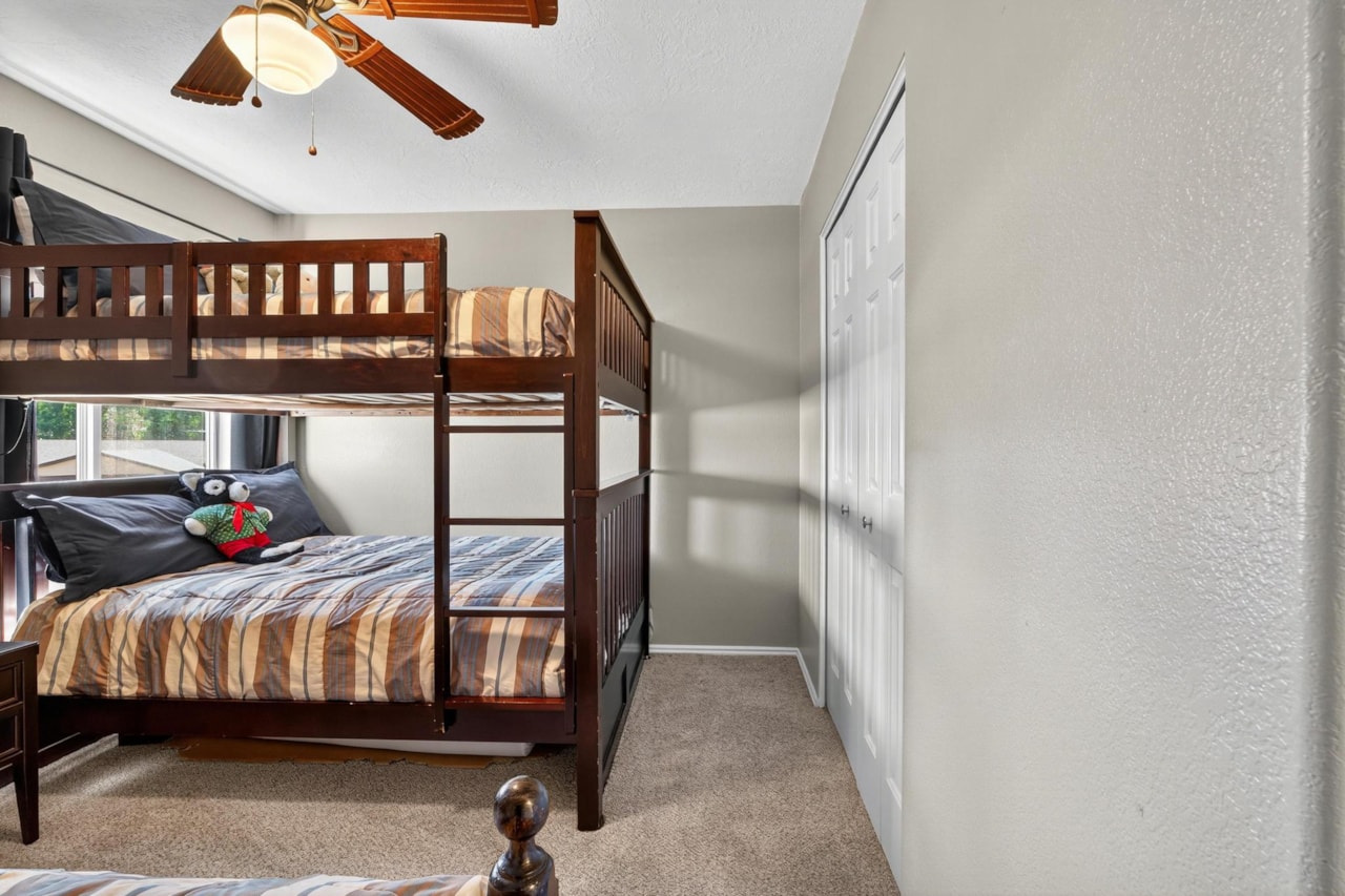 1045 E Hemlock CIR St George, UT 84790 home for sale, MLS#25-266144 - Erika Rogers Photo 22