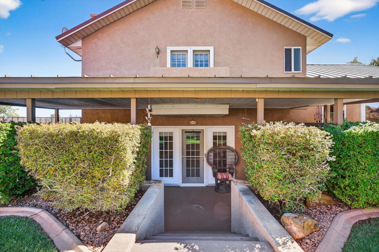 1045 E Hemlock CIR St George, UT 84790 home for sale, MLS#25-266144 - Erika Rogers Photo 36