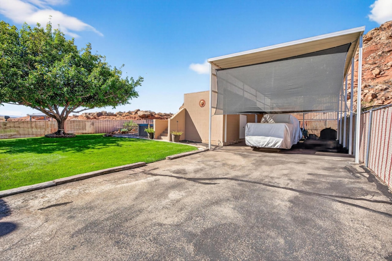 1045 E Hemlock CIR St George, UT 84790 home for sale, MLS#25-266144 - Erika Rogers Photo 38