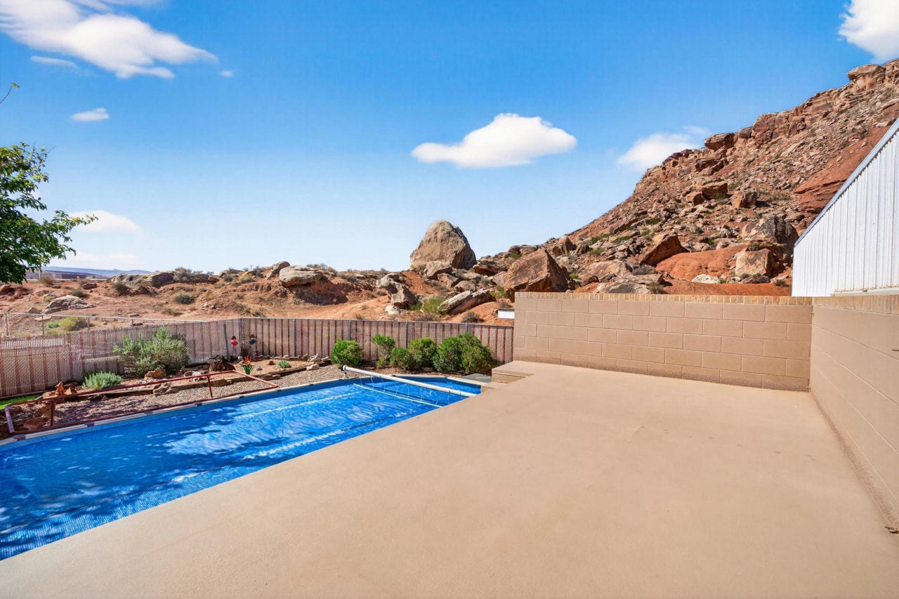 1045 E Hemlock CIR St George, UT 84790 home for sale, MLS#25-266144 - Erika Rogers Photo 39