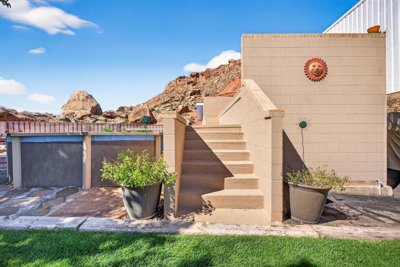 1045 E Hemlock CIR St George, UT 84790 home for sale, MLS#25-266144 - Erika Rogers Photo 42