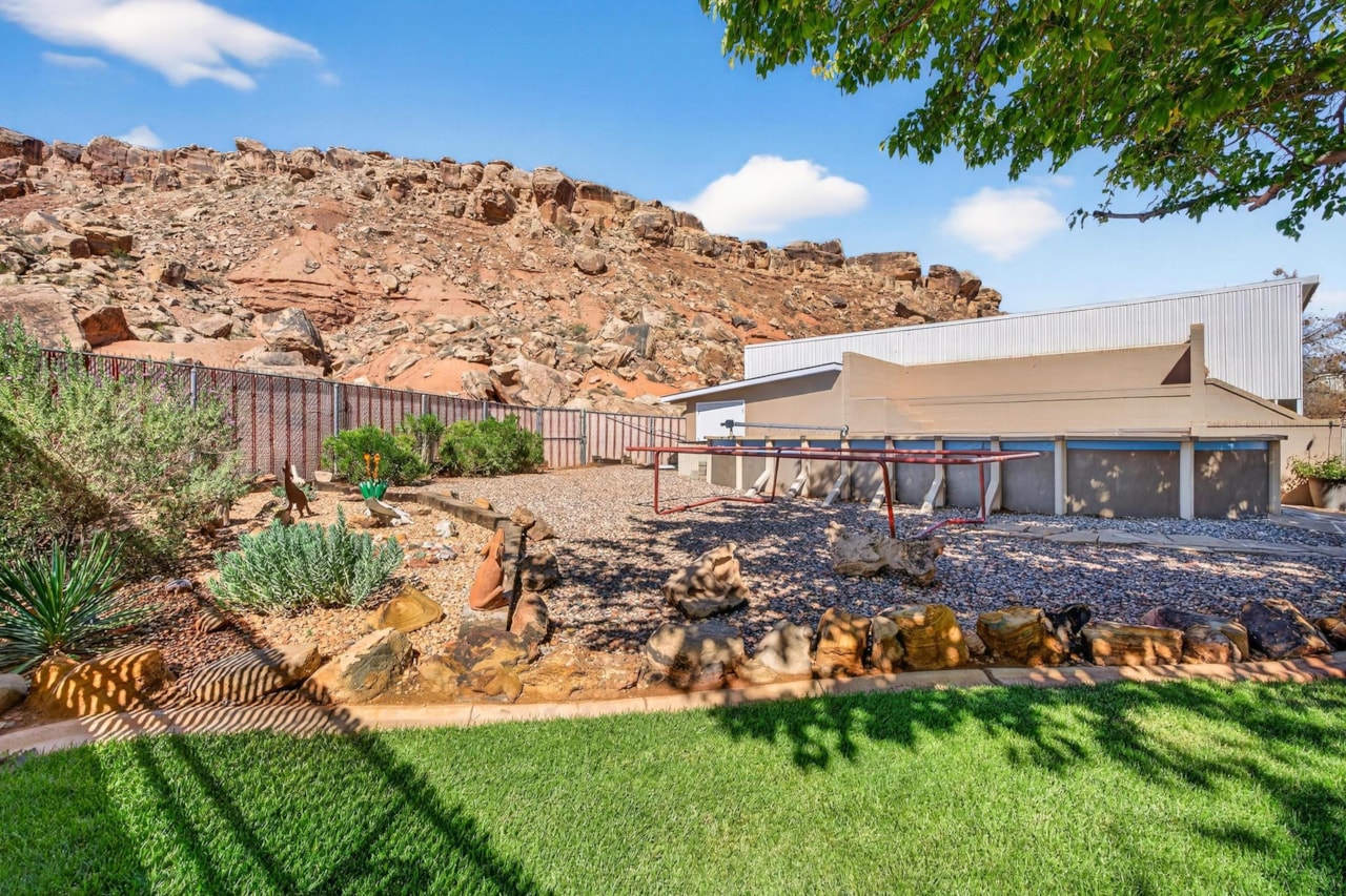 1045 E Hemlock CIR St George, UT 84790 home for sale, MLS#25-266144 - Erika Rogers Photo 44