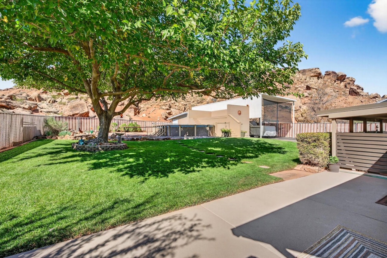 1045 E Hemlock CIR St George, UT 84790 home for sale, MLS#25-266144 - Erika Rogers Photo 47