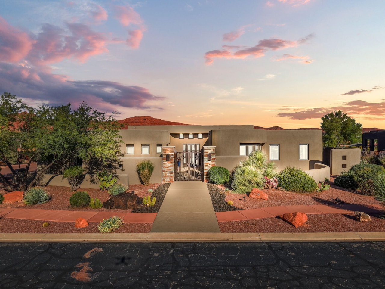 2228 N Chaco Trl St George, UT 84770 home for sale, MLS#25-265930 - Erika Rogers Photo 3