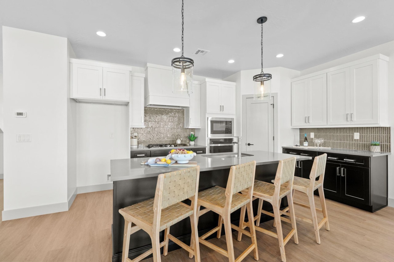 983 E Coyote Crest DR Washington, UT 84780 home for sale, MLS#25-266154 - Erika Rogers Photo 7