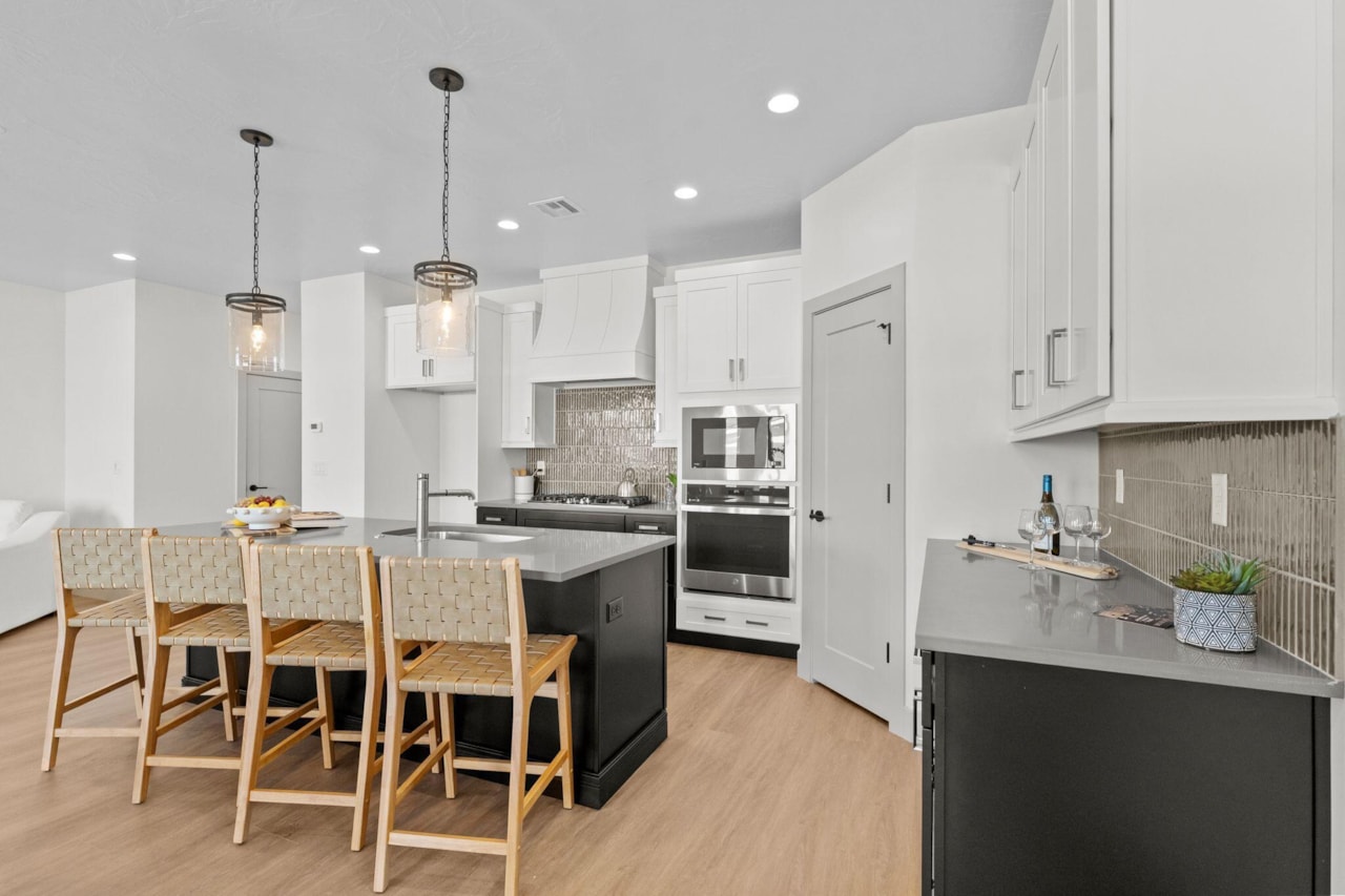 983 E Coyote Crest DR Washington, UT 84780 home for sale, MLS#25-266154 - Erika Rogers Photo 8