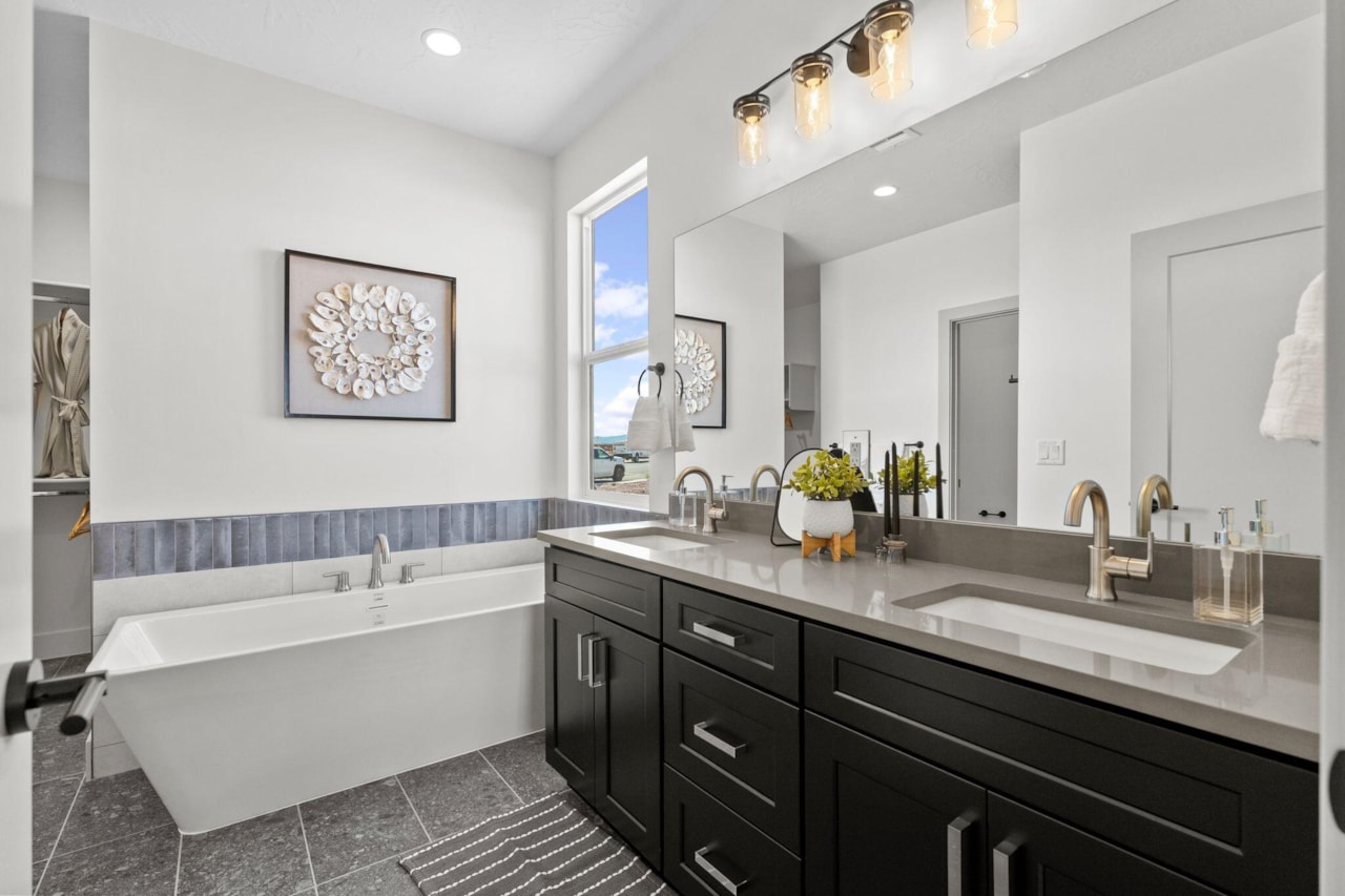 983 E Coyote Crest DR Washington, UT 84780 home for sale, MLS#25-266154 - Erika Rogers Photo 17