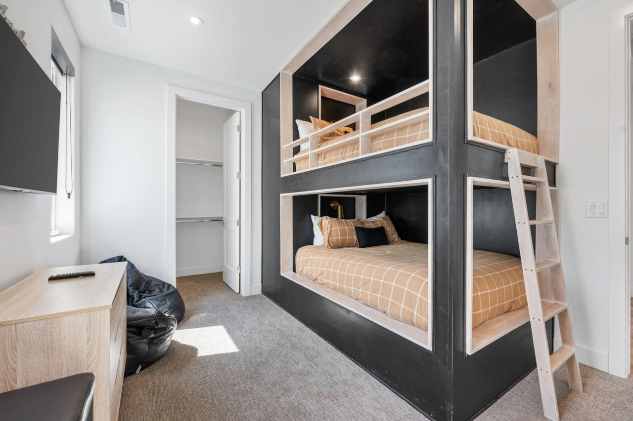 740 Olympic LN St George, UT 84790 home for sale, MLS#25-265577 - Erika Rogers Photo 25