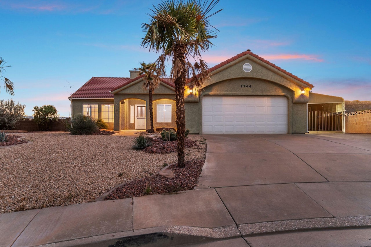 2144 E 220 CIR S St George, UT 84790 home for sale, MLS#25-266182 - Erika Rogers Photo 2