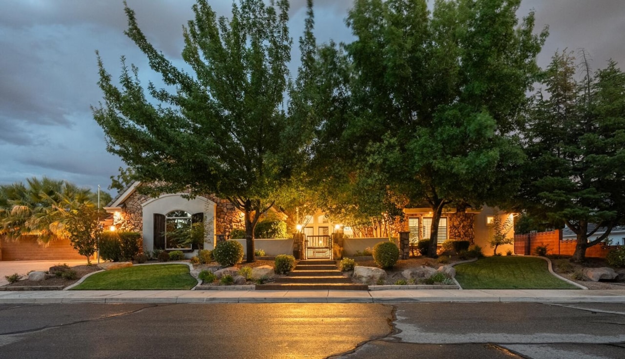 1019 S 900  E St George, UT 84790 home for sale, MLS#25-265669 - Erika Rogers Photo 2