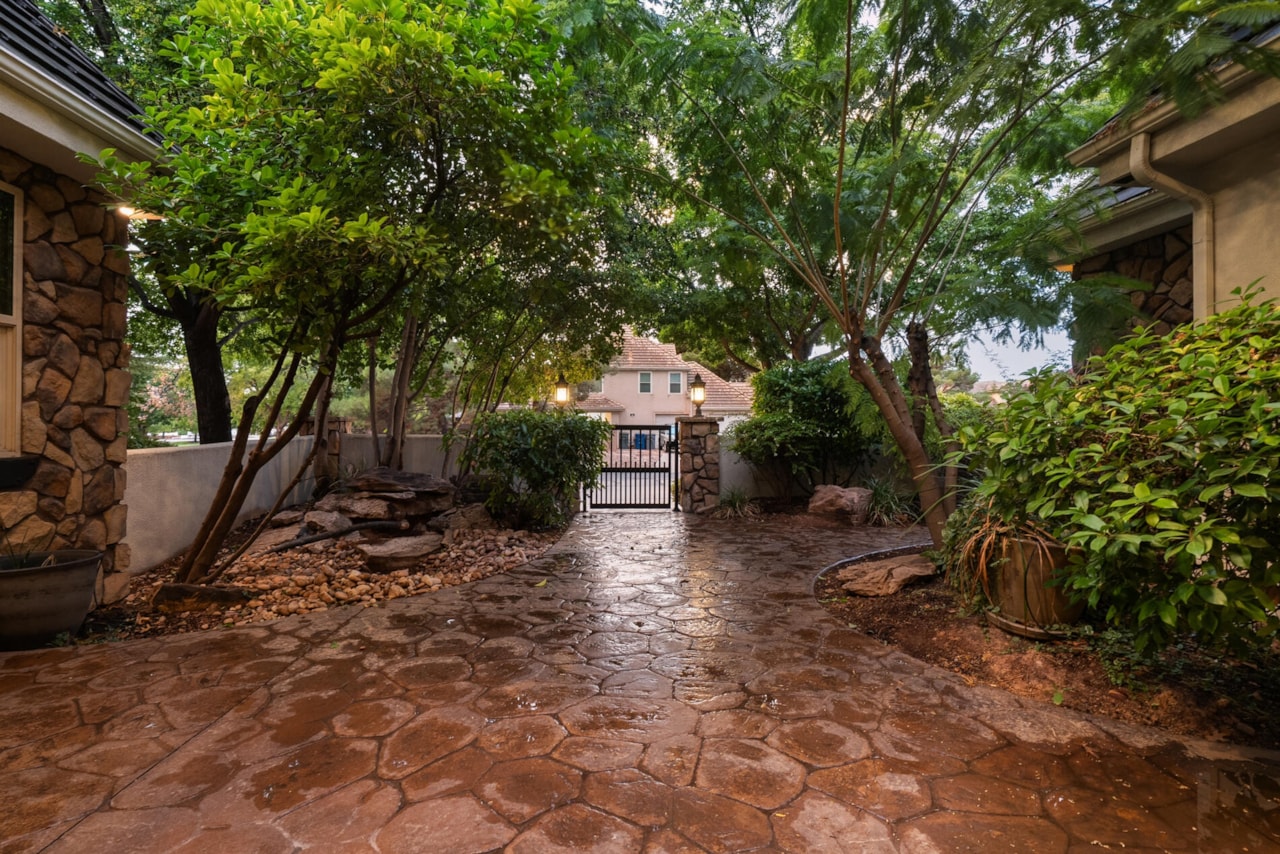 1019 S 900  E St George, UT 84790 home for sale, MLS#25-265669 - Erika Rogers Photo 7