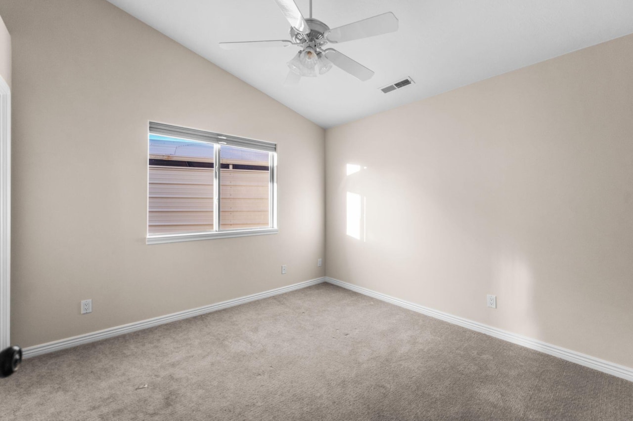 2144 E 220 CIR S St George, UT 84790 home for sale, MLS#25-266182 - Erika Rogers Photo 9