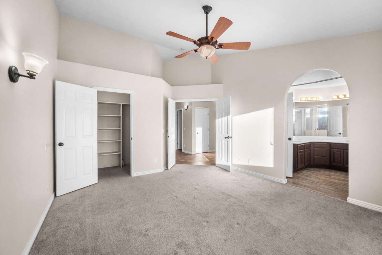 2144 E 220 CIR S St George, UT 84790 home for sale, MLS#25-266182 - Erika Rogers Photo 10