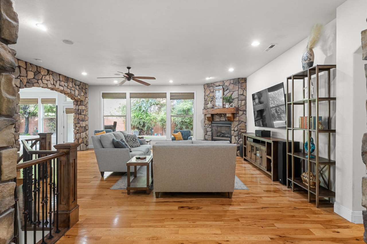 1019 S 900  E St George, UT 84790 home for sale, MLS#25-265669 - Erika Rogers Photo 15