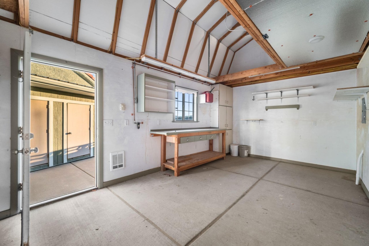 2144 E 220 CIR S St George, UT 84790 home for sale, MLS#25-266182 - Erika Rogers Photo 21