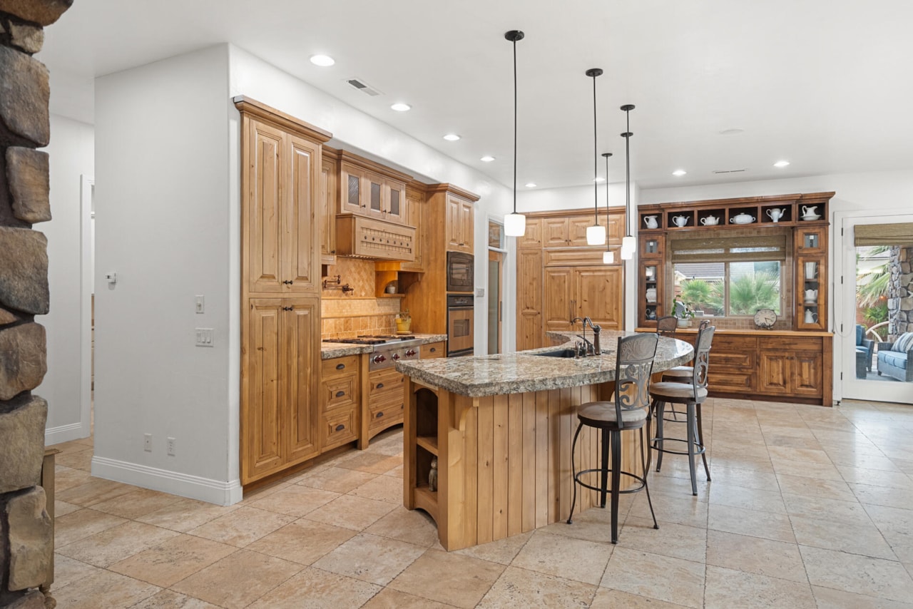 1019 S 900  E St George, UT 84790 home for sale, MLS#25-265669 - Erika Rogers Photo 18