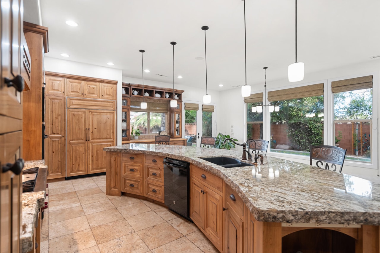 1019 S 900  E St George, UT 84790 home for sale, MLS#25-265669 - Erika Rogers Photo 19