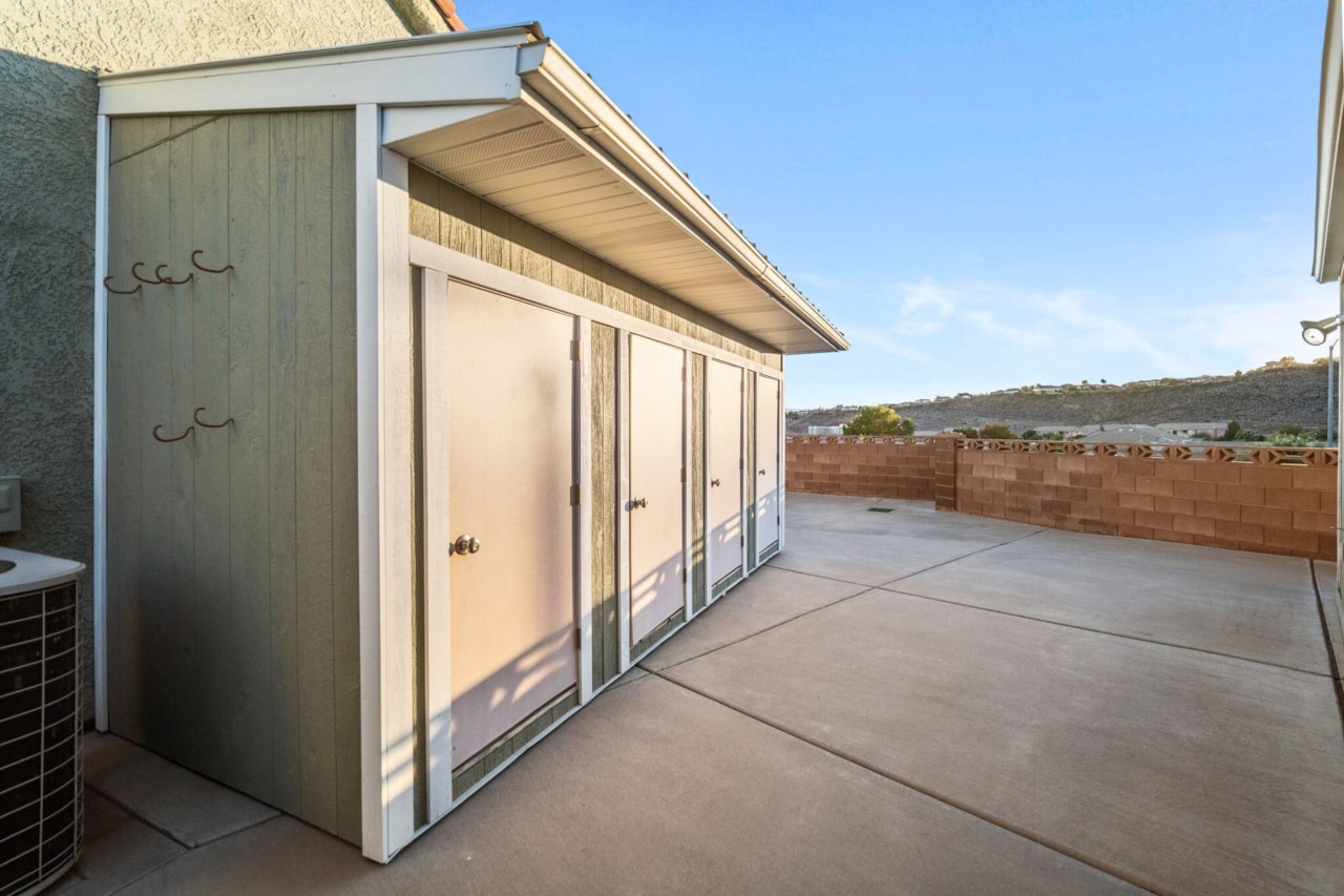 2144 E 220 CIR S St George, UT 84790 home for sale, MLS#25-266182 - Erika Rogers Photo 25