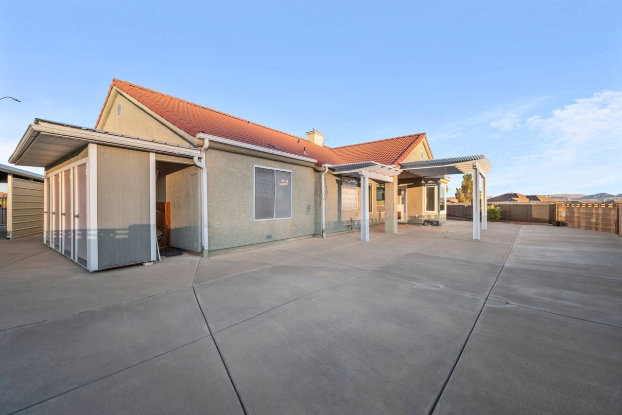 2144 E 220 CIR S St George, UT 84790 home for sale, MLS#25-266182 - Erika Rogers Photo 27