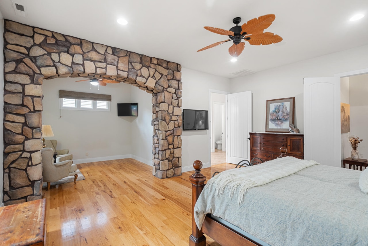 1019 S 900  E St George, UT 84790 home for sale, MLS#25-265669 - Erika Rogers Photo 31