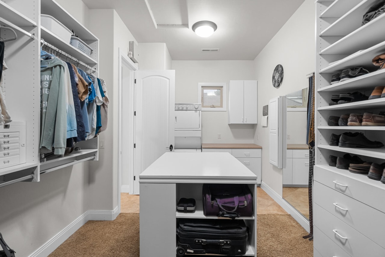 1019 S 900  E St George, UT 84790 home for sale, MLS#25-265669 - Erika Rogers Photo 38