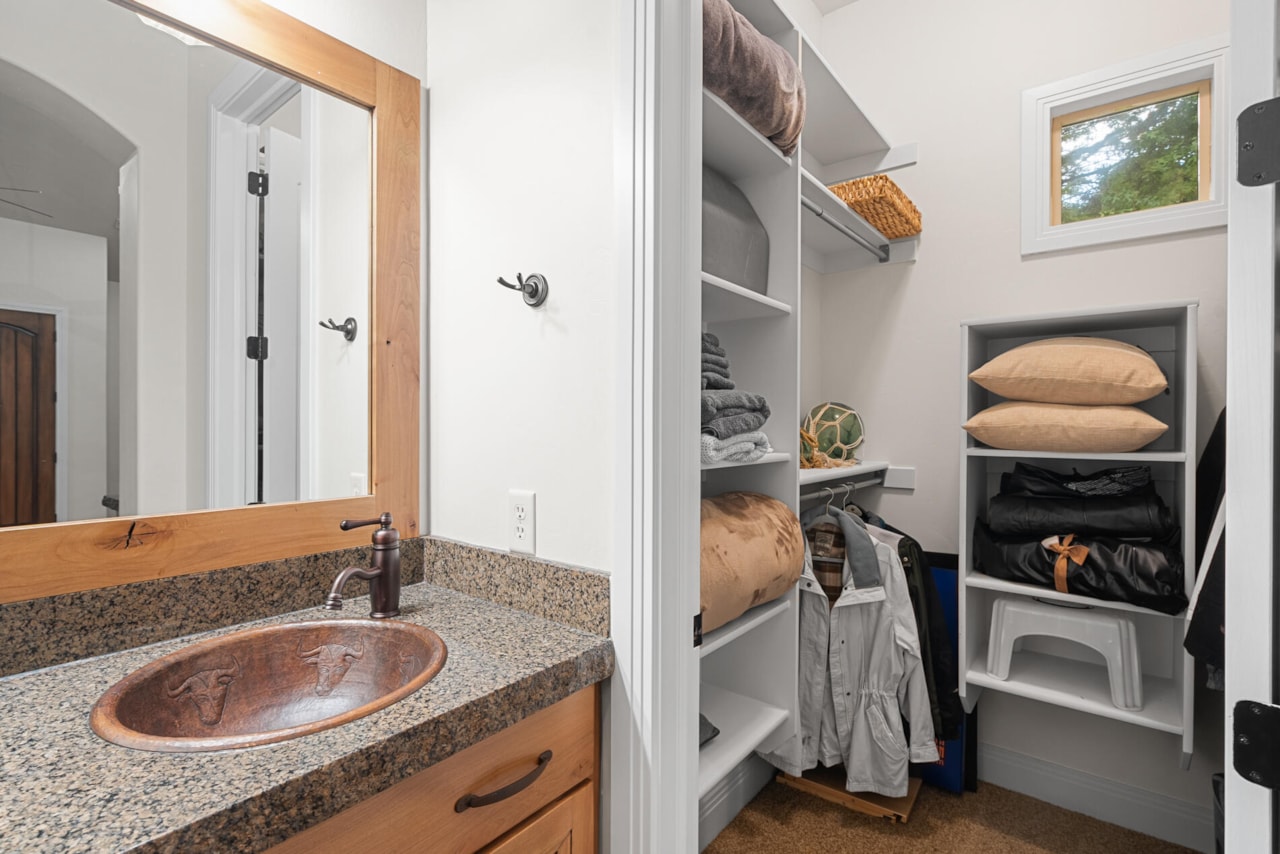 1019 S 900  E St George, UT 84790 home for sale, MLS#25-265669 - Erika Rogers Photo 46