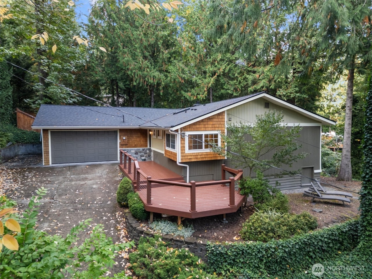 $995,000 home for sale - 825 Wildwood Blvd SW, Issaquah, WA 98027 | Compass  Real Estate, image size:1280x960