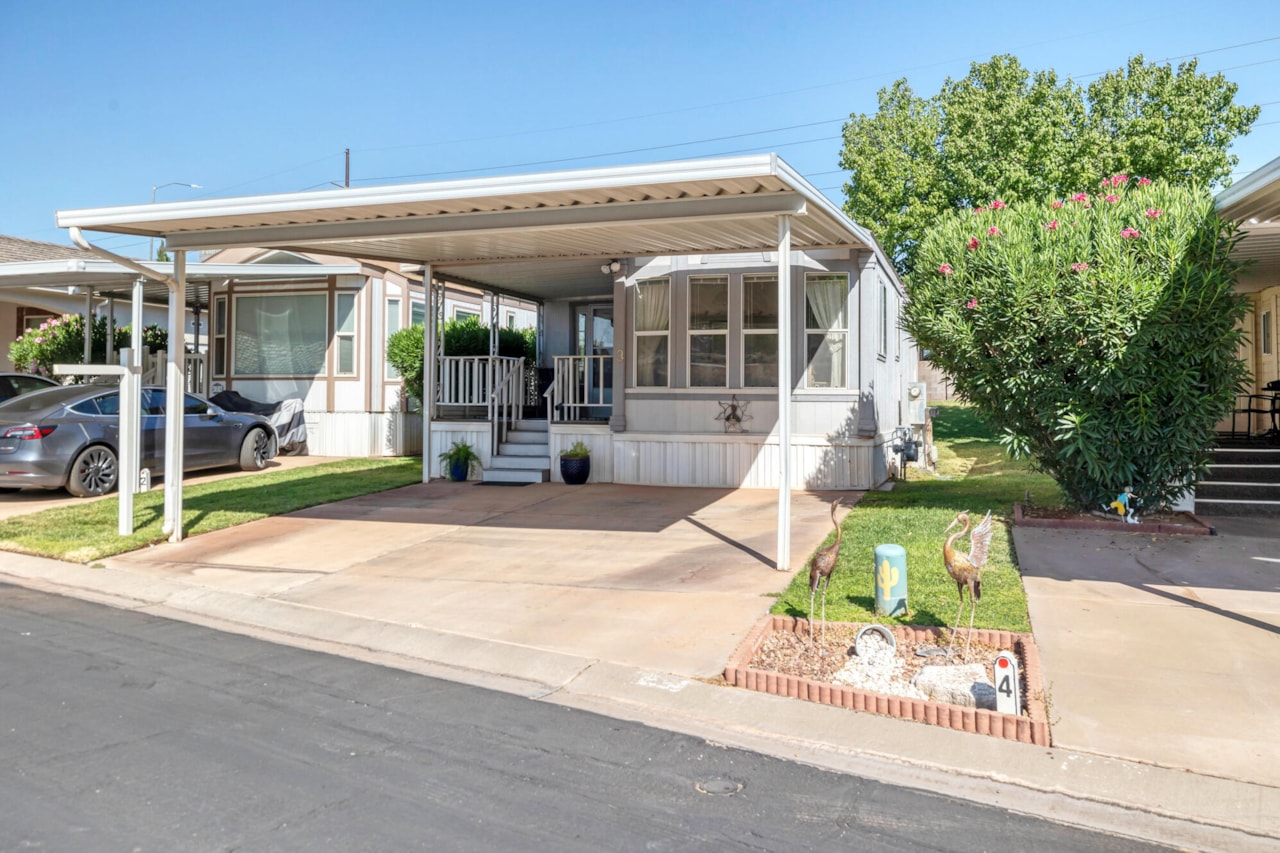 2990 E Riverside Dr #3 St George, UT 84790 home for sale, MLS#25-262713 - Erika Rogers Photo 2