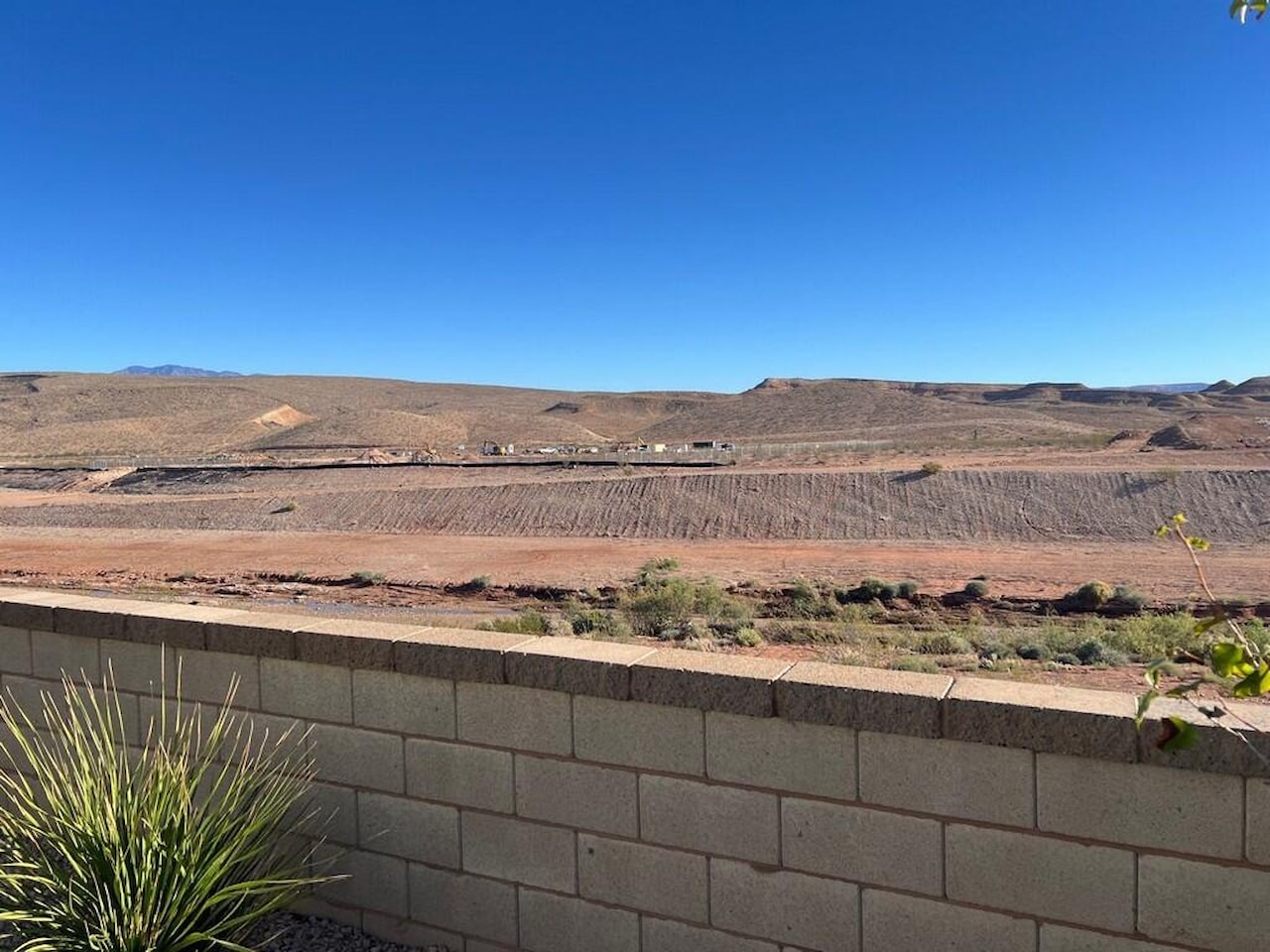 5801 S Cardinal Wing DR St George, UT 84790 home for sale, MLS#25-266174 - Erika Rogers Photo 9