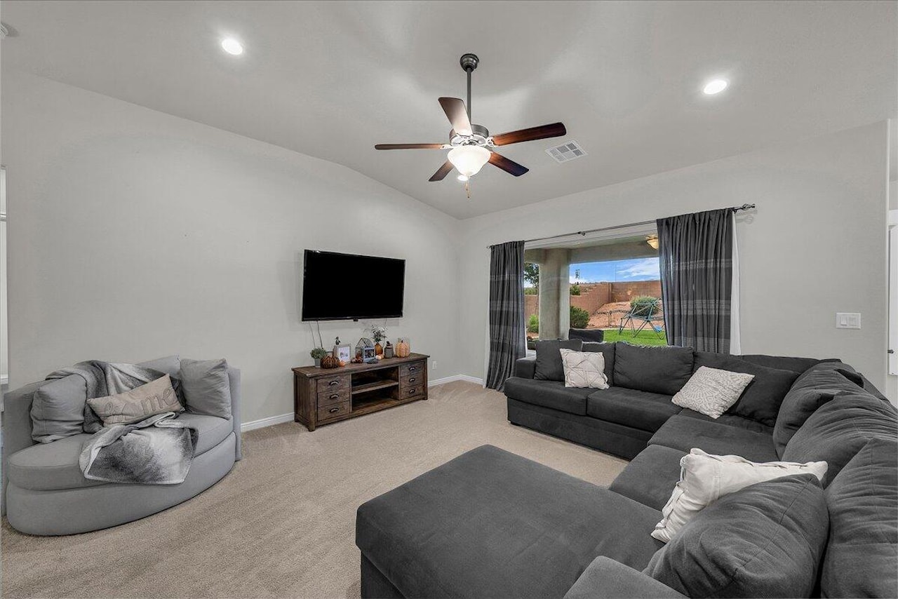 1113 E 3685  S Washington, UT 84780 home for sale, MLS#25-266227 - Erika Rogers Photo 4