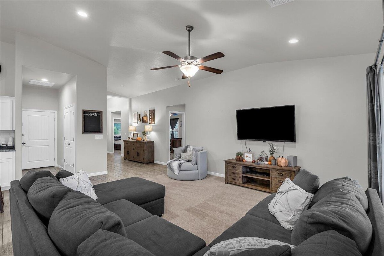 1113 E 3685  S Washington, UT 84780 home for sale, MLS#25-266227 - Erika Rogers Photo 5