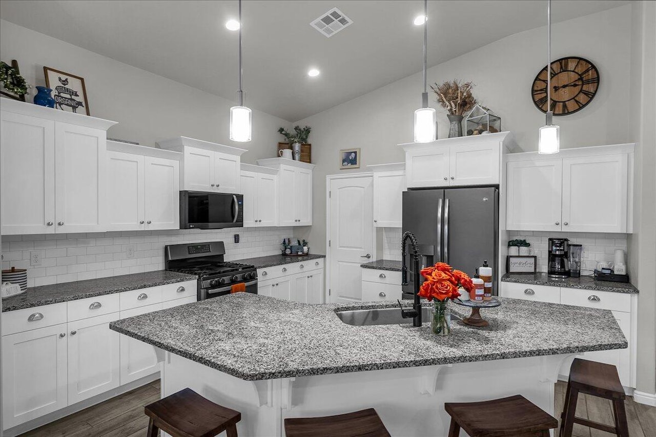 1113 E 3685  S Washington, UT 84780 home for sale, MLS#25-266227 - Erika Rogers Photo 6