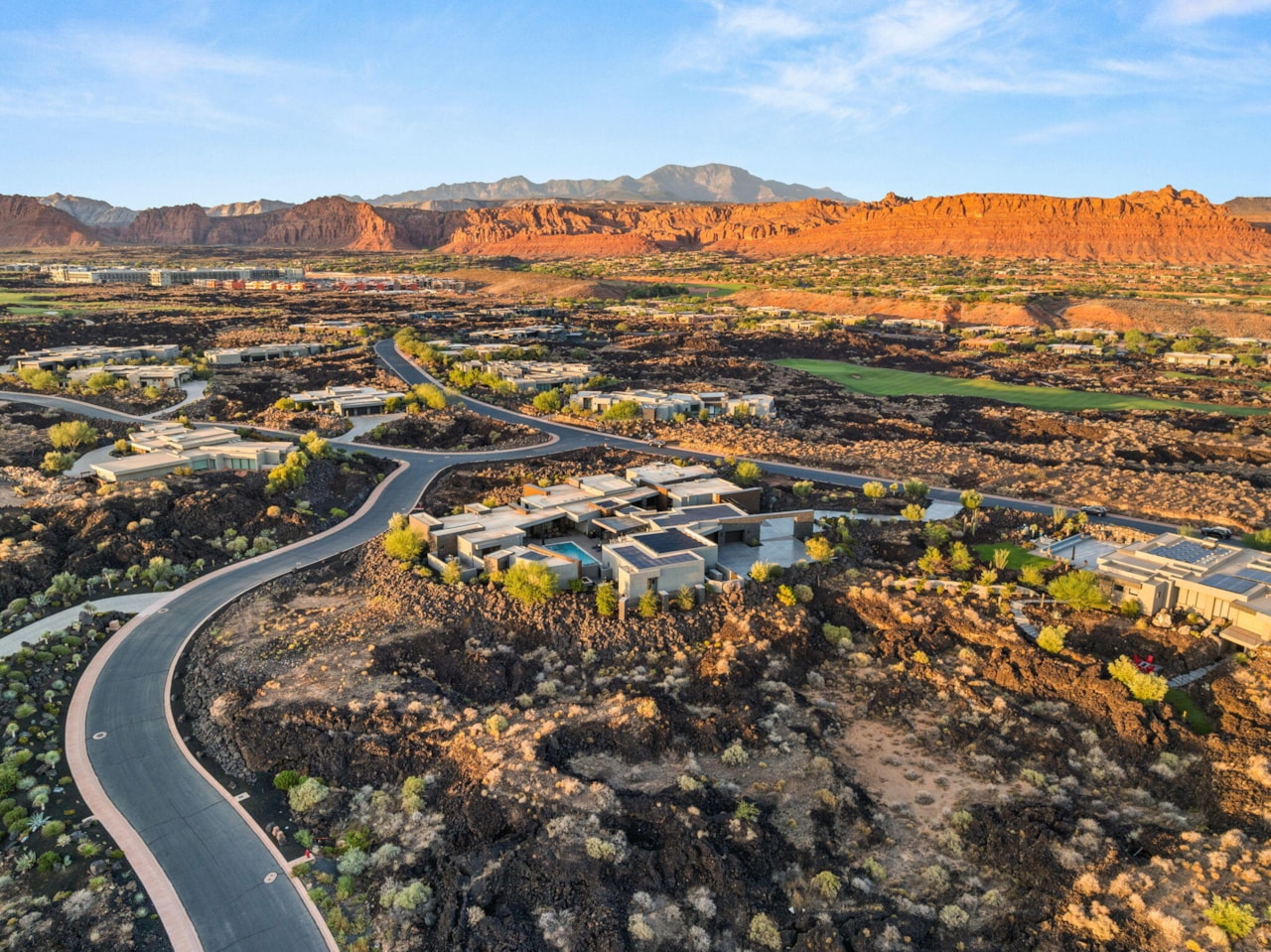 2515 N Tacheene DR St George, UT 84770 home for sale, MLS#25-265445 - Erika Rogers Photo 5