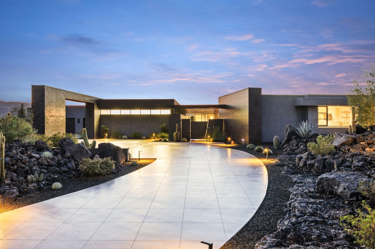 2515 N Tacheene DR St George, UT 84770 home for sale, MLS#25-265445 - Erika Rogers Photo 10