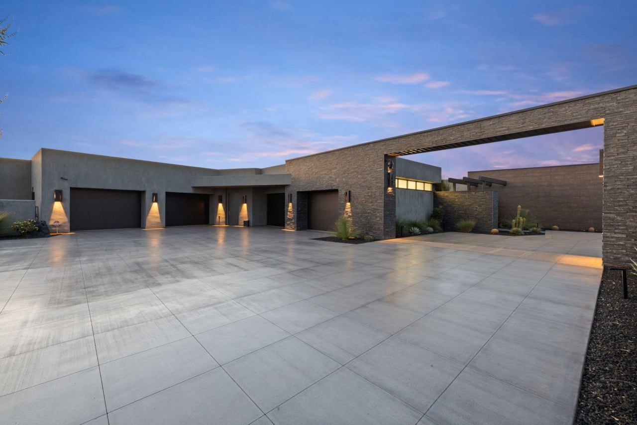 2515 N Tacheene DR St George, UT 84770 home for sale, MLS#25-265445 - Erika Rogers Photo 11